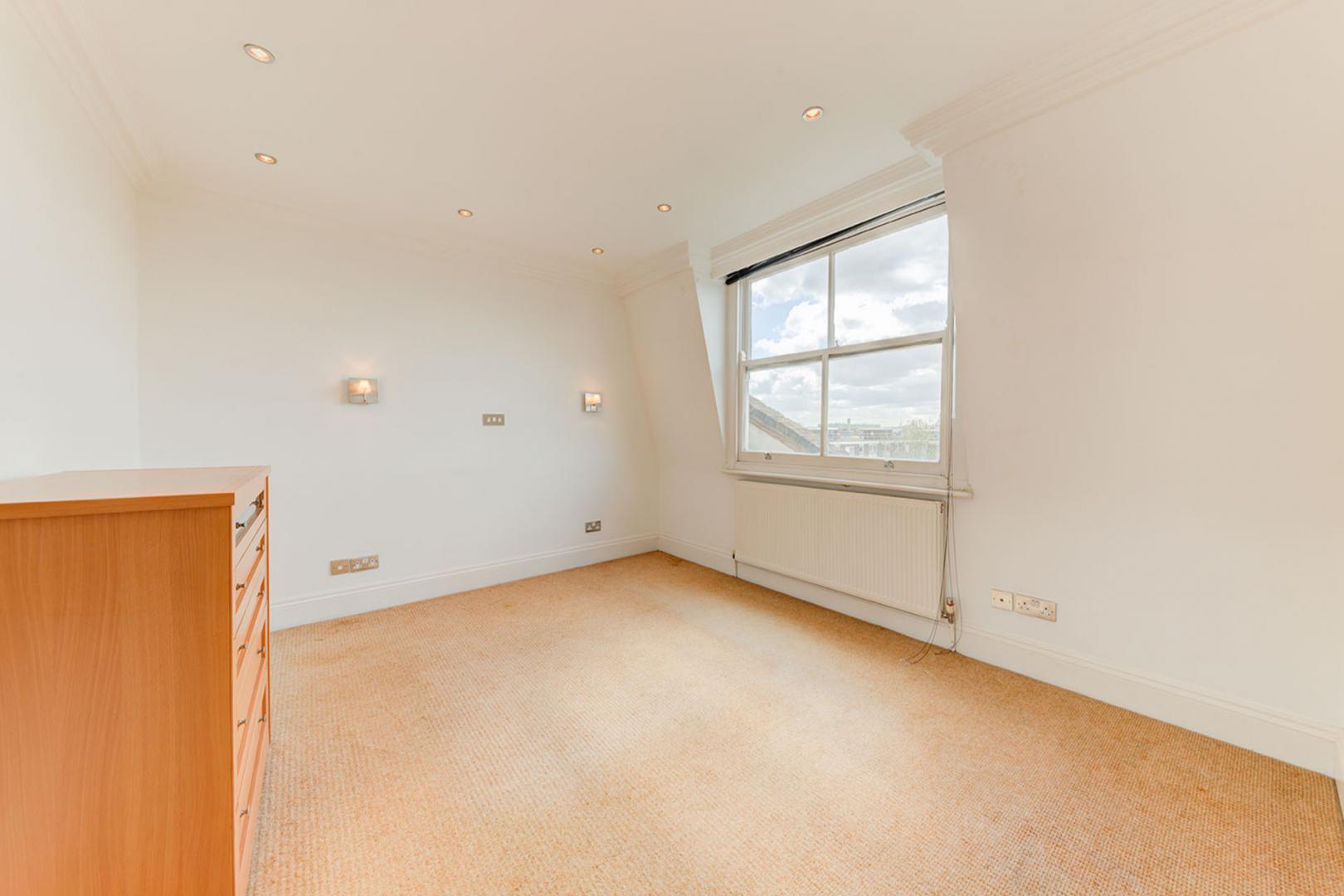 Top Floor 1 bedroom property only a short walk to Upper Holloway Station Tollington Way  , Holloway